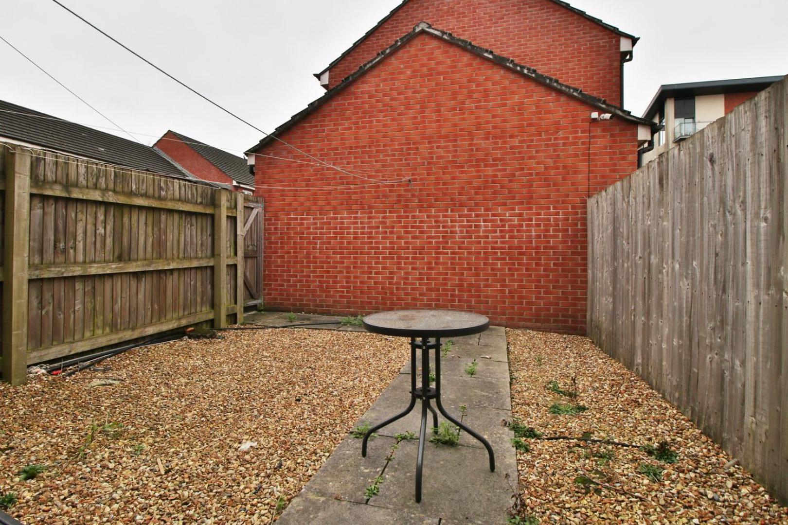 Spacious 5 Bedroom | With Fenced Backyard Newport  Exterior photo